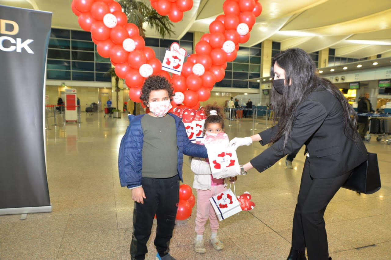 مطار القاهرة وعيد الحب